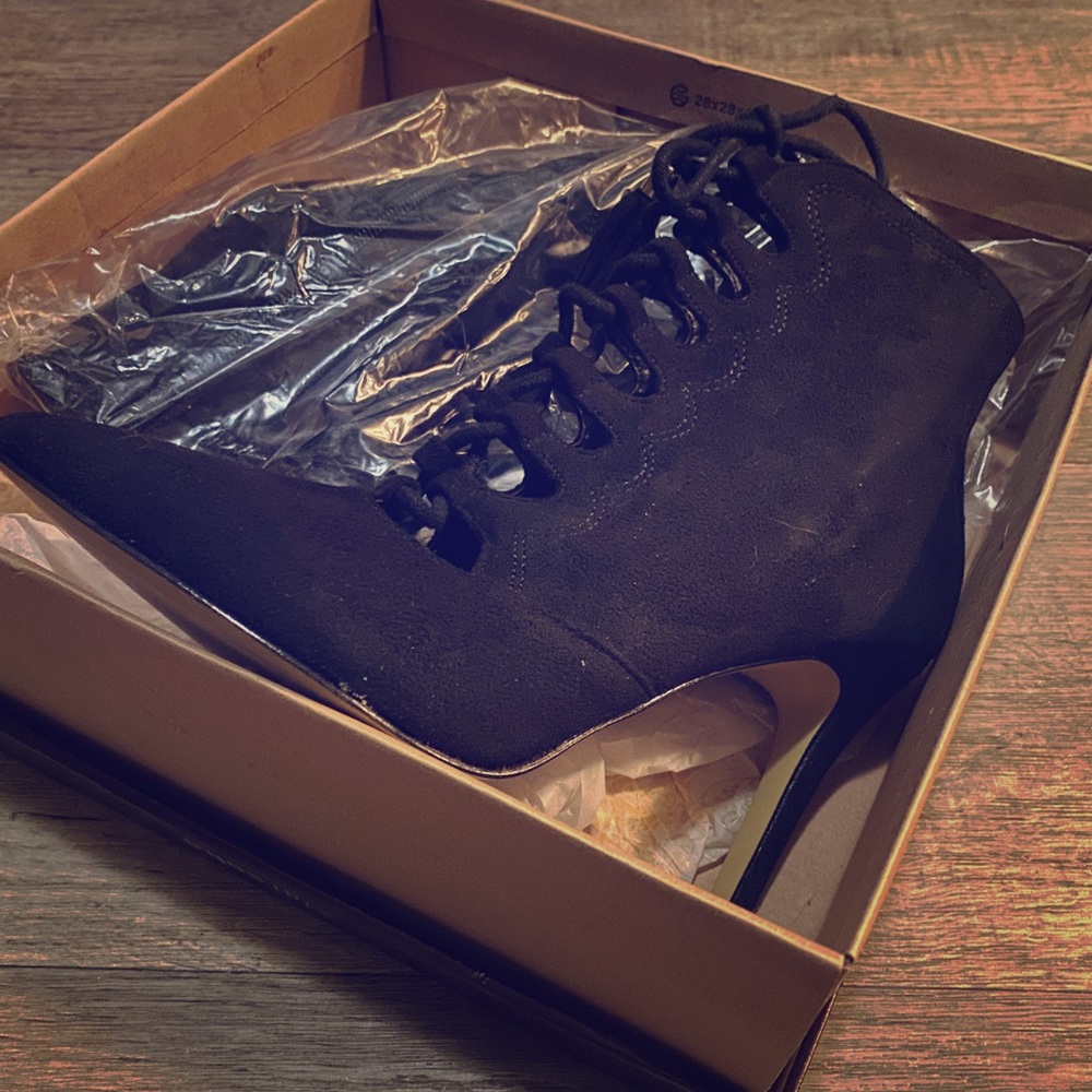 NEW Black Suede Booties Size 7.5